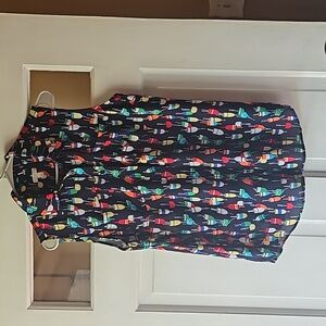 TALBOTS NWOT SIZE M...SLEEVELESS BLOUSE..has 2 pockets on frontbutt up front